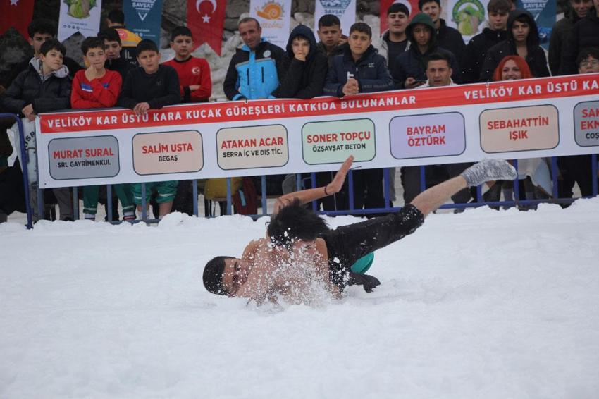 Artvin Veliköy'de 300 yıllık gelenek kar üstünde böyle yaşatılıyor