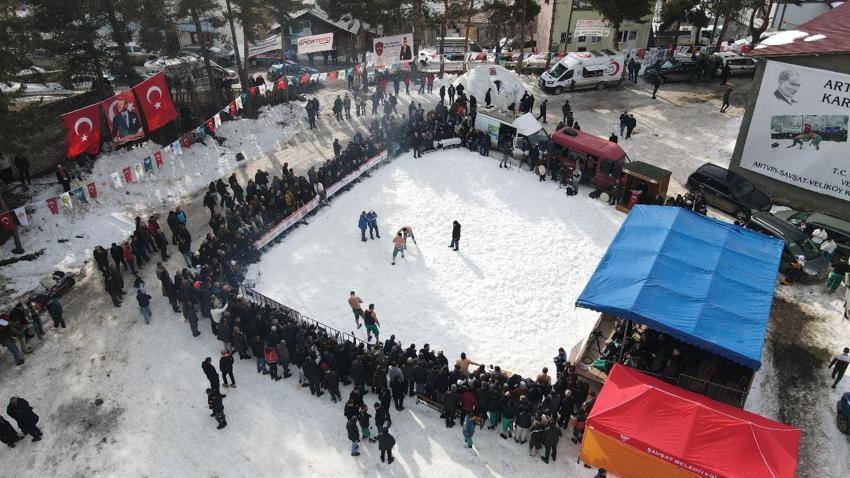 Artvin Veliköy'de 300 yıllık gelenek kar üstünde böyle yaşatılıyor