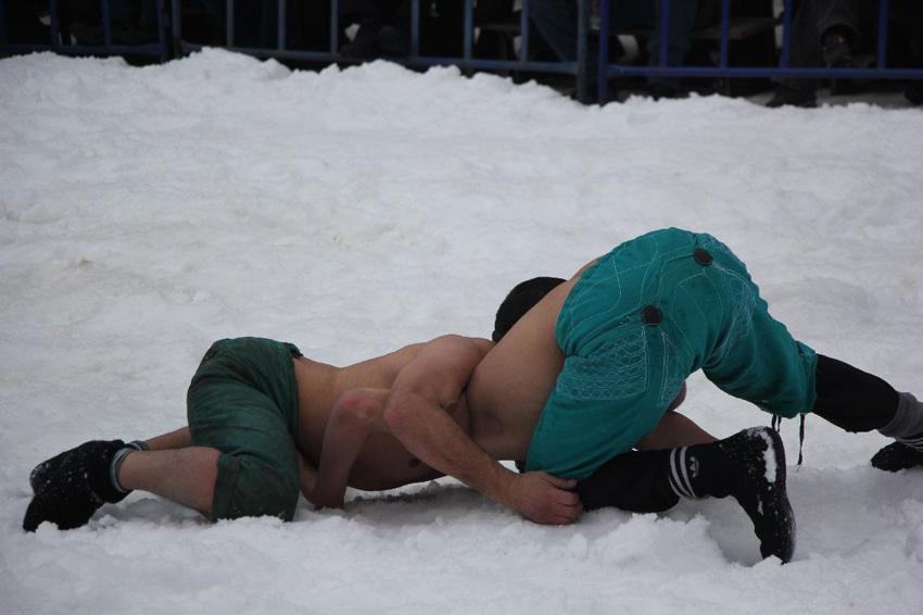 Artvin Veliköy'de 300 yıllık gelenek kar üstünde böyle yaşatılıyor