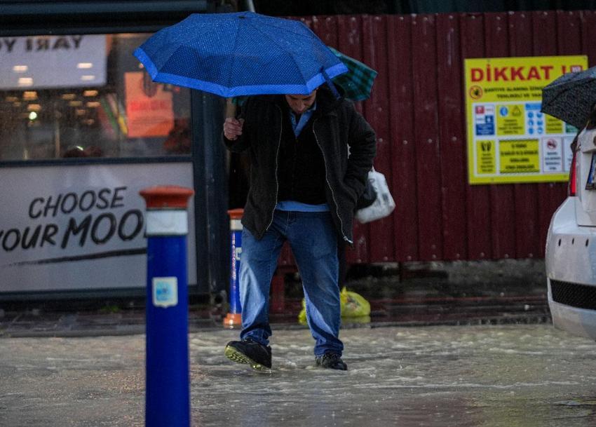 Kar yağışı, sağanak ve fırtına kuvvetli geliyor! Meteoroloji su baskını, yıldırım ve hortum karşı uyardı