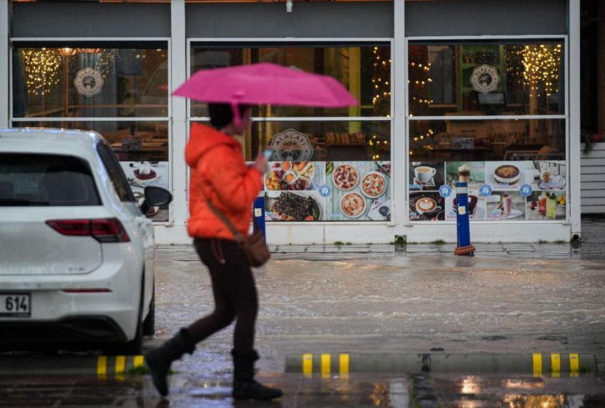 Kar yağışı, sağanak ve fırtına kuvvetli geliyor! Meteoroloji su baskını, yıldırım ve hortum karşı uyardı