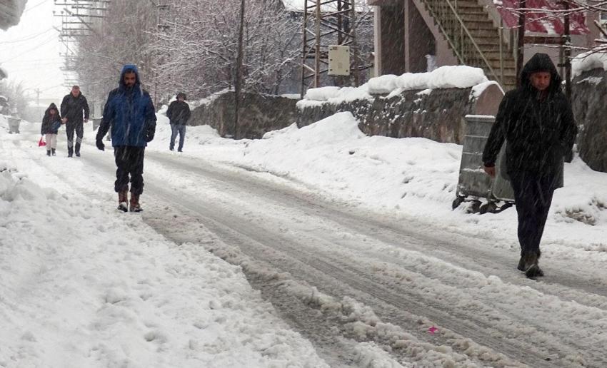 Kar yağışı, sağanak ve fırtına kuvvetli geliyor! Meteoroloji su baskını, yıldırım ve hortum karşı uyardı