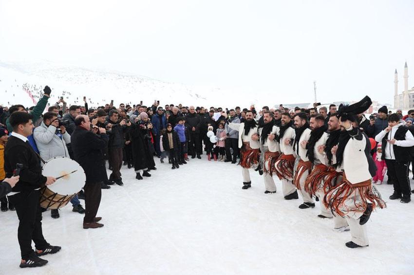 Muş’ta Sporla Isınan Gençlik! Şehirde Kar Festivali renkli görüntülere sahne oldu