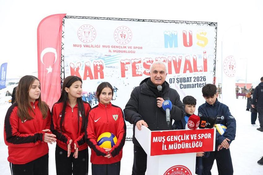 Muş’ta Sporla Isınan Gençlik! Şehirde Kar Festivali renkli görüntülere sahne oldu