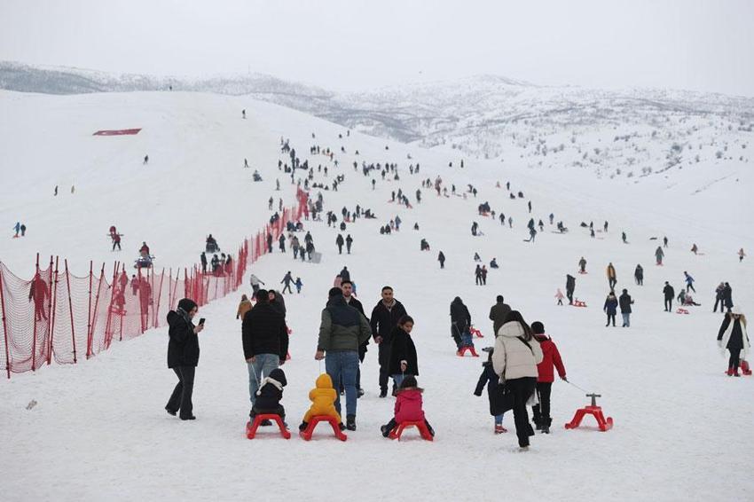 Muş’ta Sporla Isınan Gençlik! Şehirde Kar Festivali renkli görüntülere sahne oldu