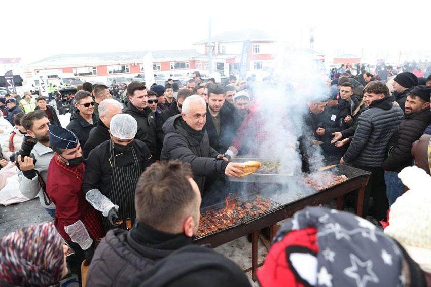 Muş’ta Sporla Isınan Gençlik! Şehirde Kar Festivali renkli görüntülere sahne oldu