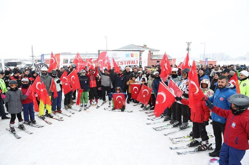 Muş’ta Sporla Isınan Gençlik! Şehirde Kar Festivali renkli görüntülere sahne oldu
