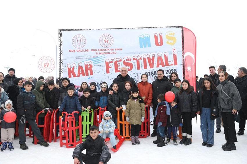 Muş’ta Sporla Isınan Gençlik! Şehirde Kar Festivali renkli görüntülere sahne oldu