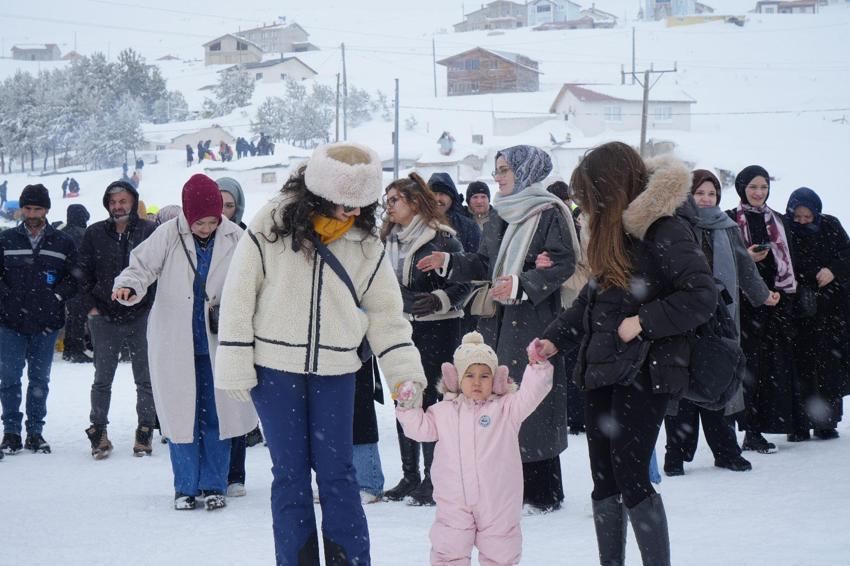 Bayburt’un 2 bin 400 rakımlı Aydıntepe Yaylası’nda kış festivali coşkusu