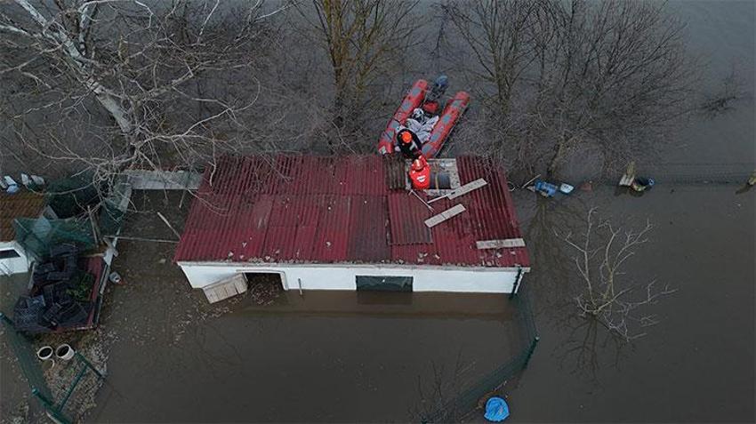 Edirne'de alarm! Meriç Nehri taştı, AFAD seferber oldu! Çiftçi zamanla yarıştı