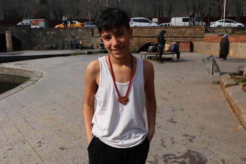 Diyarbakır'da şaşırtan görüntü! Güneşi gören oraya koştu