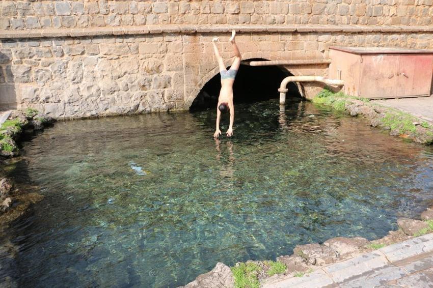 Diyarbakır'da şaşırtan görüntü! Güneşi gören oraya koştu