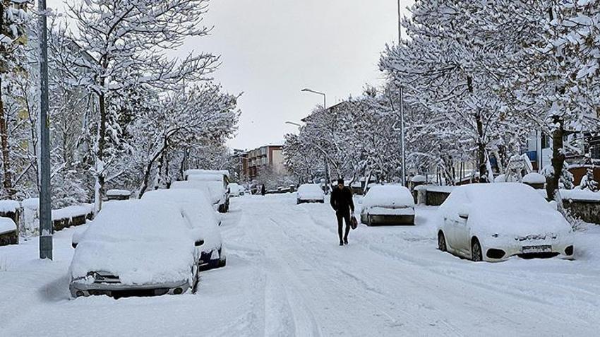 Erzurum'da kar esareti! 775 köy yolu kapandı kar kalınlığı 30 santimetreyi geçti