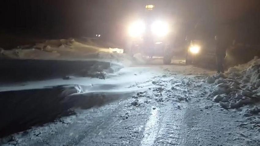 Kars'ta tipiye yakalanıp mahsur kalan 30 kişi kurtarıldı! Ağrı'da eğitime kar engeli