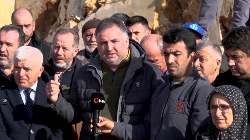 Bursa’da akılalmaz olay: 100 bin ton hazır su kapatılmak isteniyor, köylü ayakta! Kendi imkanlarıyla 2 kilometre hat çektiler