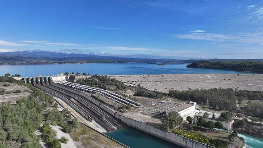 Adana’nın barajlarında kuraklık kabusu bitti: Çatalan %73, Seyhan %51 seviyesinde yükseldi! Mısır ve ayçiçeği üreticisi bayram ediyor
