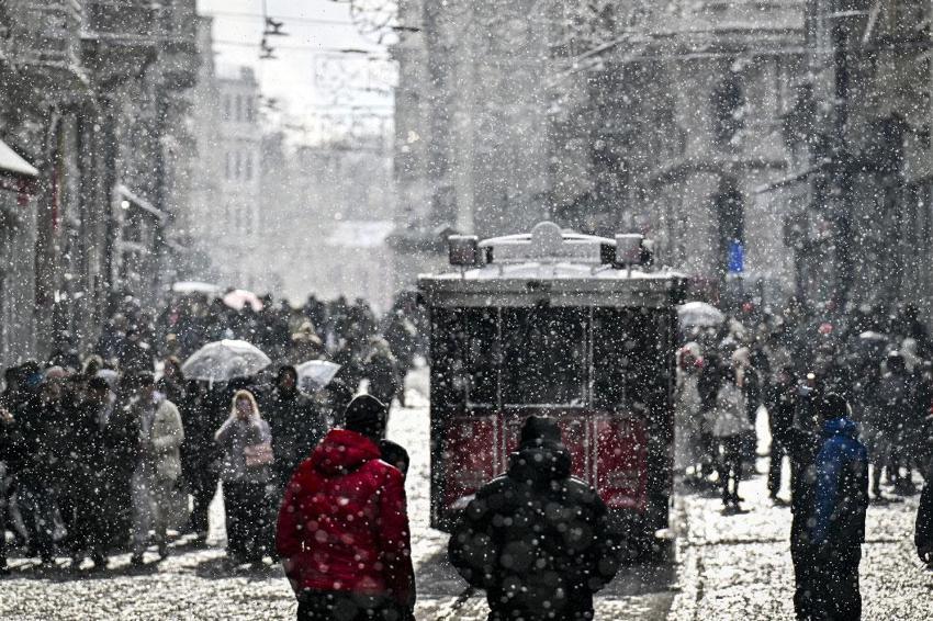 Kar yağışı, fırtına ve sağanak kuvvetli geliyor! Prof.Dr. Orhan Şen İstanbul için tarih verdi
