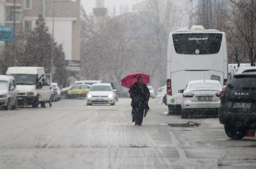 Kar yağışı, fırtına ve sağanak kuvvetli geliyor! Prof.Dr. Orhan Şen İstanbul için tarih verdi