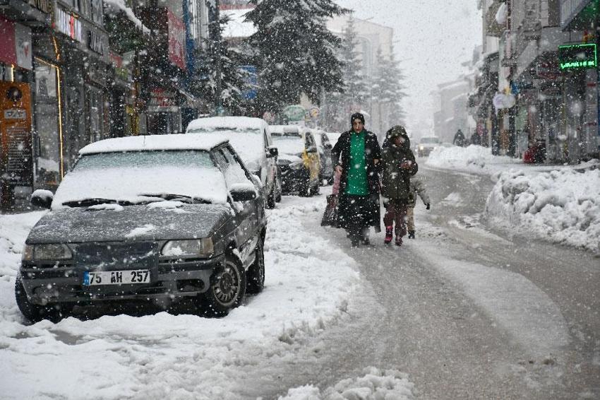 Kar yağışı, fırtına ve sağanak kuvvetli geliyor! Prof.Dr. Orhan Şen İstanbul için tarih verdi