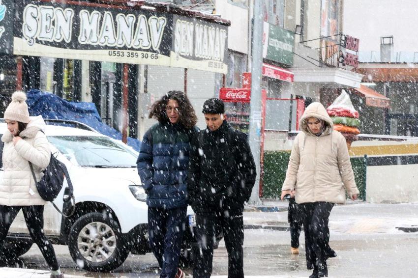 Kar yağışı, fırtına ve sağanak kuvvetli geliyor! Prof.Dr. Orhan Şen İstanbul için tarih verdi