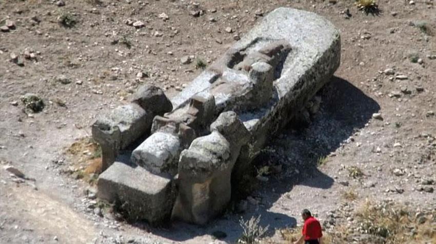 Konya Beyşehir'deki 72 tonluk sır! Dağ yamacında 3 bin 500 yıldır nöbet tutuyor