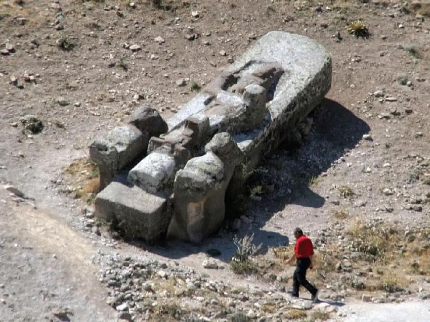 Konya Beyşehir'deki 72 tonluk sır! Dağ yamacında 3 bin 500 yıldır nöbet tutuyor