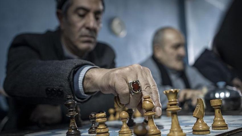 Erzurumluların örnek kahvehanesi! Mekanın müdavimlerini çay, sohbet ve satranç buluşturuyor