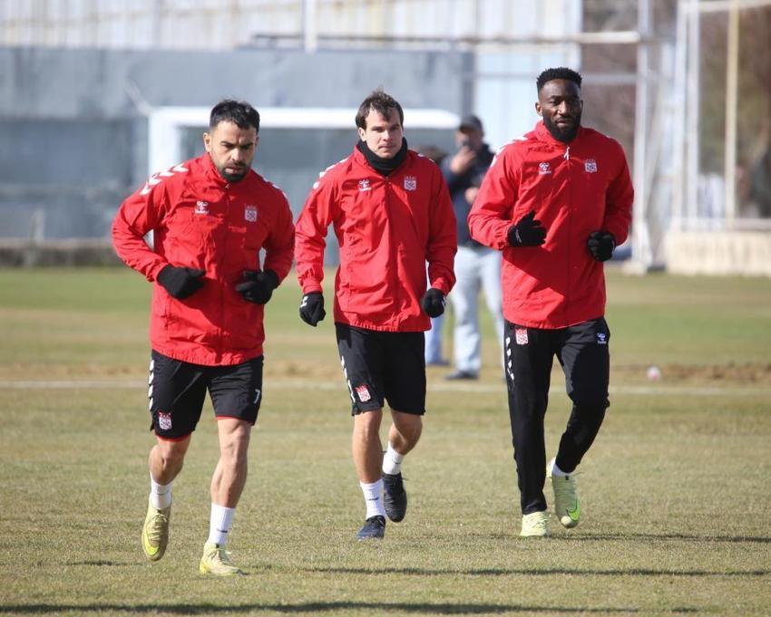 Sivasspor'da İsmet Taşdemir ayağının tozuyla açıkladı: Bu sene zor gibi