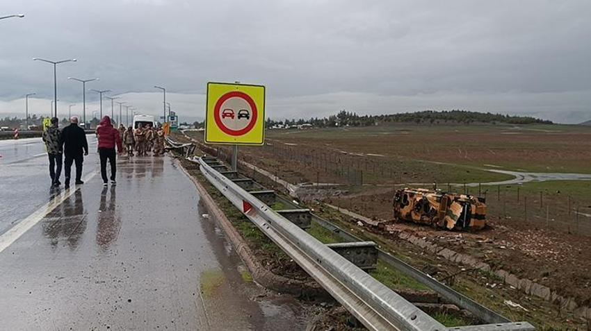 Gaziantep'te askeri araç devrildi! 10 asker yaralandı