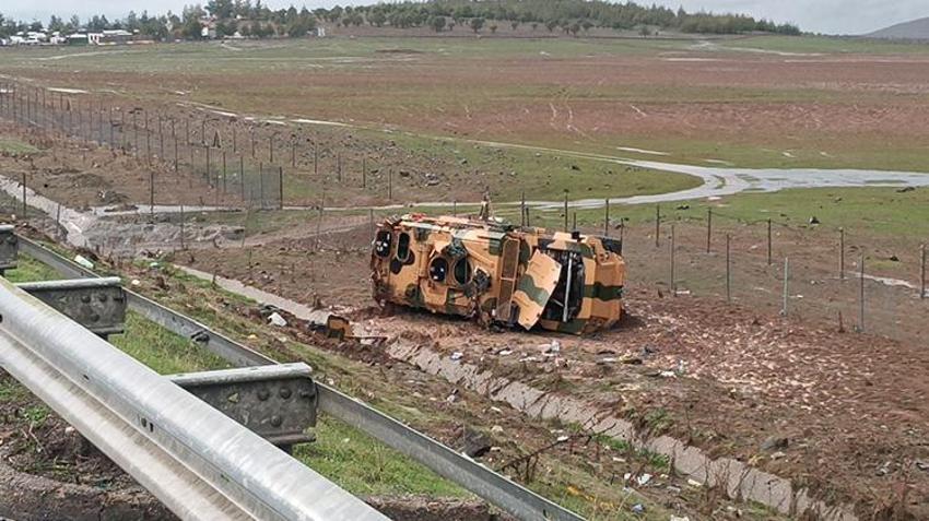 Gaziantep'te askeri araç devrildi! 10 asker yaralandı