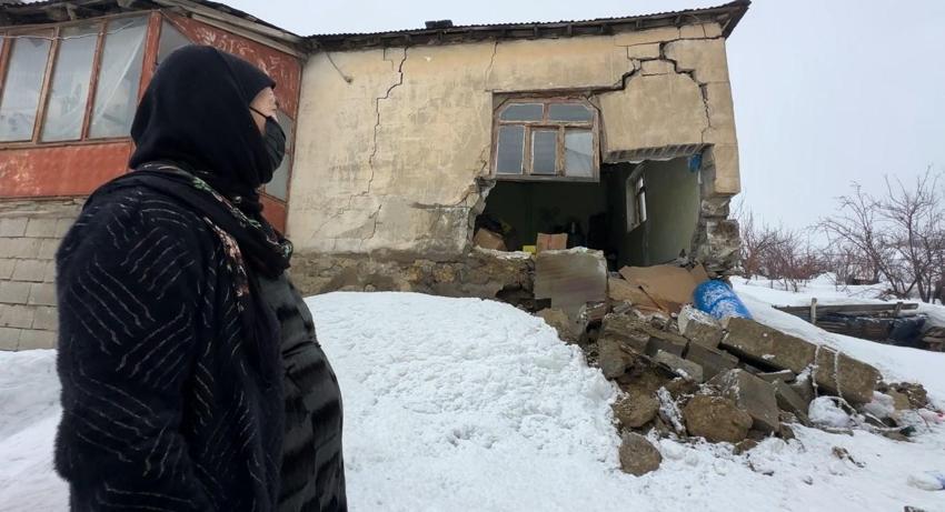 Hakkari Yüksekova'da yoğun kar yağışı dehşeti yaşattı! Kış ortasında evsiz kaldı: Deprem oluyor sandım