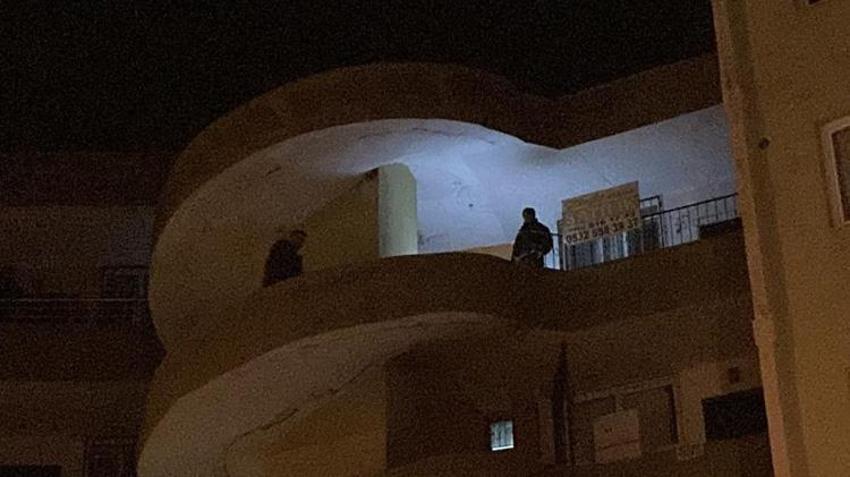 Komşuların ihbarı ortaya çıkardı! Eve giren ekipler banyoda korkunç manzara ile karşılaştı