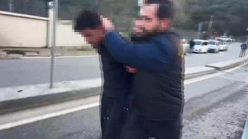 Eyüpsultan'da kuyumcuya soygun girişimi! Hırsızların panik halleri kamerada