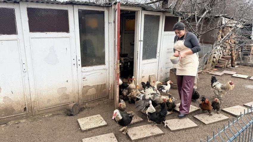 İki kız kardeş işsiz kalınca kendi işini kurdu! 3 masa ile başladılar, şimdi kapısında kuyruk oluyor