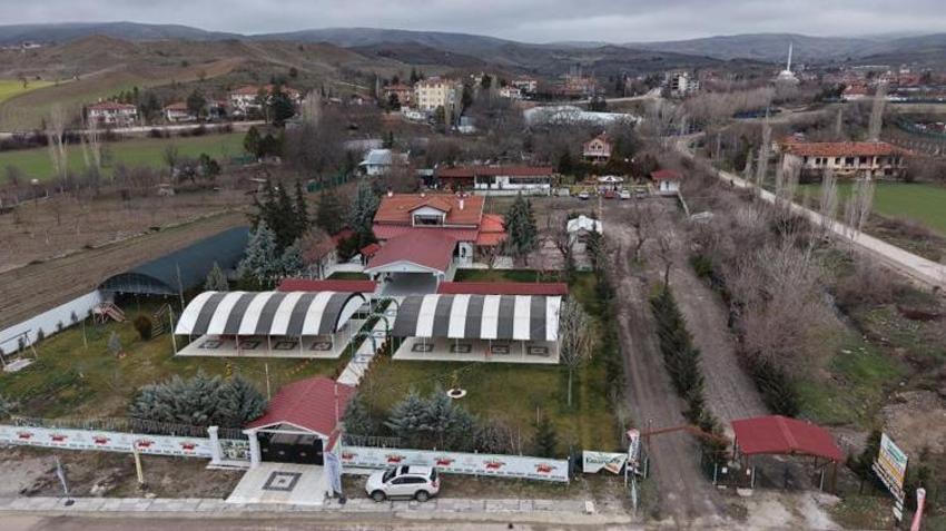 İki kız kardeş işsiz kalınca kendi işini kurdu! 3 masa ile başladılar, şimdi kapısında kuyruk oluyor