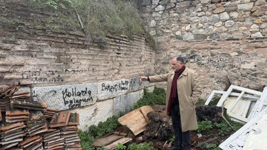 Bursa'da 2 bin yıl sonra yazıldı: Tarihi surlarda görüldü