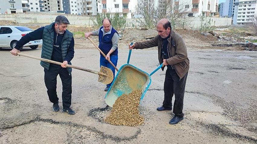 Adana'da belediyenin yapamadığını vatandaş yaptı! 'Dağ yolu buradan daha iyi'