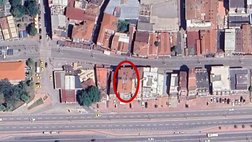 İzmit'in göbeğindeki binaya ne yapılacak? Bakanlık tabelası dikkat çekti