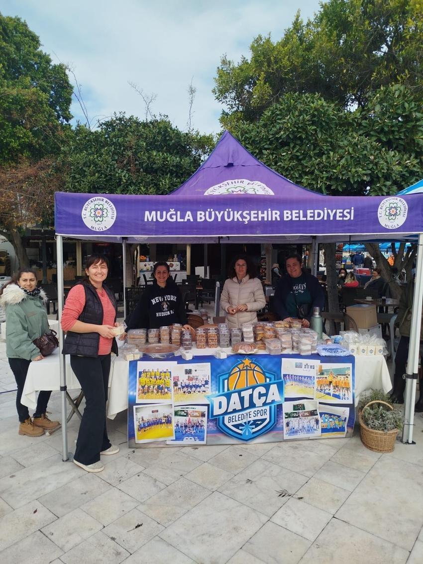 Muğla Datça'da 7. Badem Çiçeği Festivali coşkuyla başladı