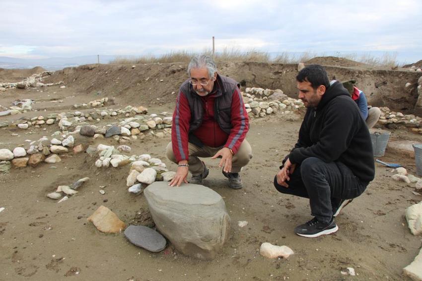 Amasya'nın köyünde keşfedildi! Toprağın içinden çıkanları görünce profesör inanamadı