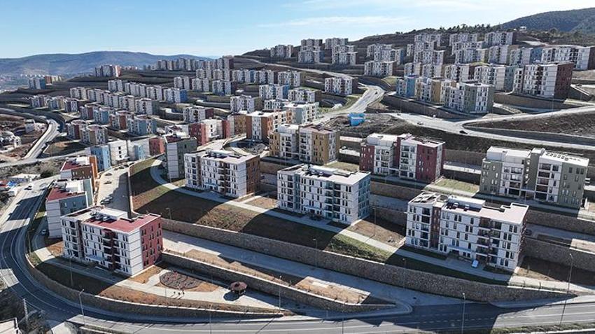 Depremzedeler, yeni yuvalarının ödeme planını sevinçle karşıladı: 'Bir araba parası bile değil'