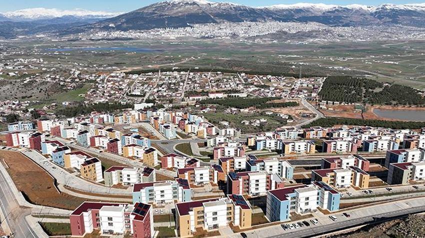 Depremzedeler, yeni yuvalarının ödeme planını sevinçle karşıladı: 'Bir araba parası bile değil'