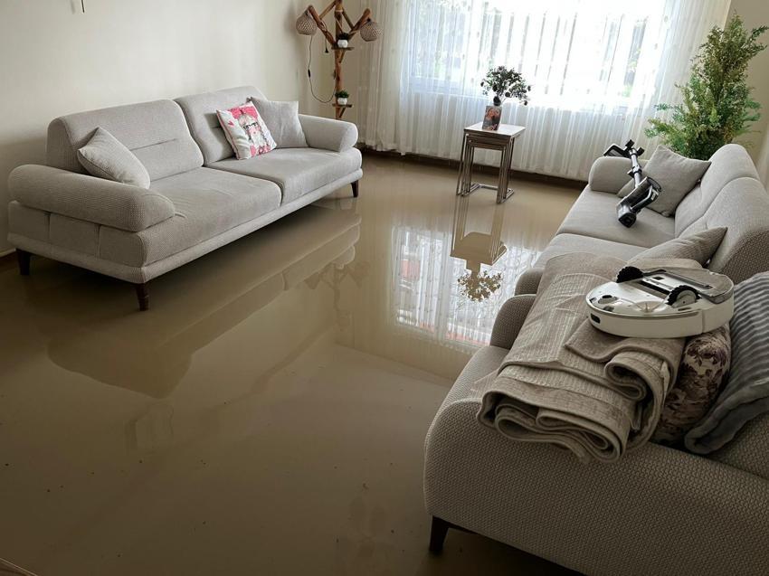 Meteoroloji'nin sarı kodlu uyardığı İzmir'de dere taştı, vatandaşlar çaresiz kaldı: Televizyonda izlerdik, başımıza geldi