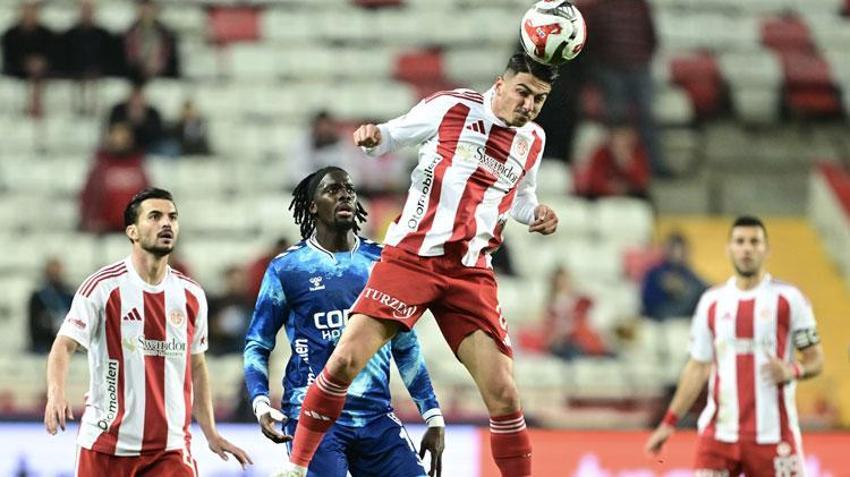 Antalyaspor-Samsunspor maçında 1 penaltı ve 4 gol vardı