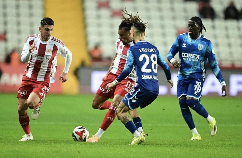 Antalyaspor-Samsunspor maçında 1 penaltı ve 4 gol vardı