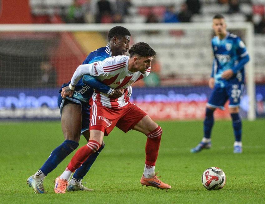 Antalyaspor-Samsunspor maçında 1 penaltı ve 4 gol vardı