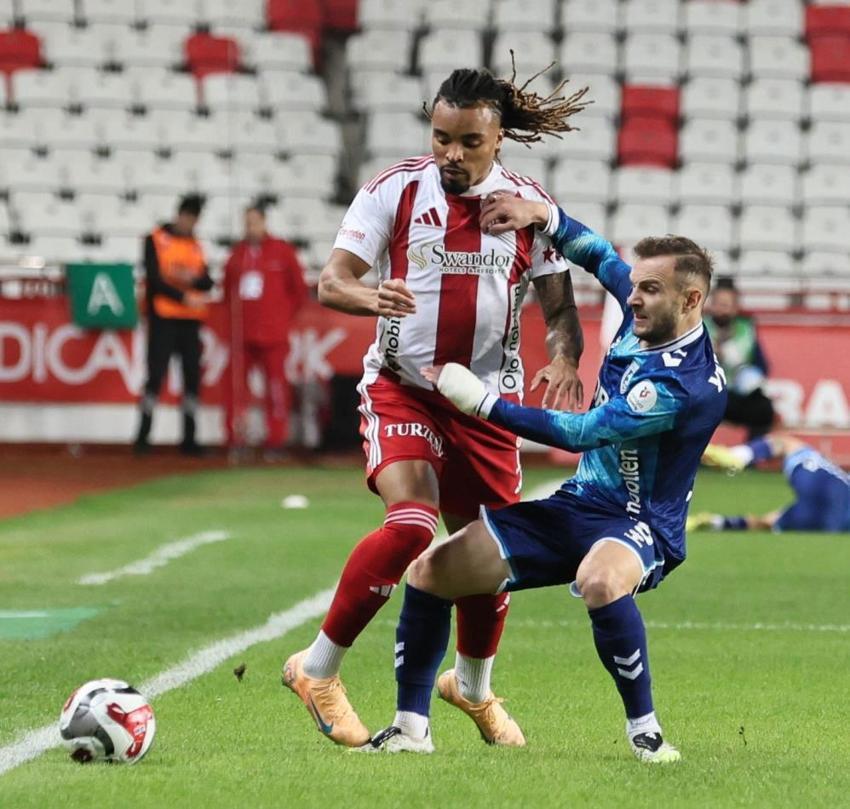 Antalyaspor-Samsunspor maçında 1 penaltı ve 4 gol vardı