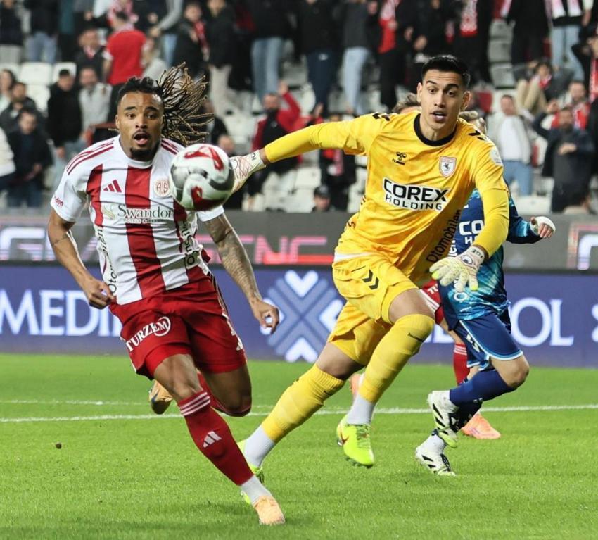Antalyaspor-Samsunspor maçında 1 penaltı ve 4 gol vardı