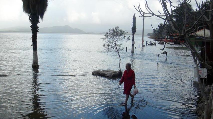 Muğla'da kaplıca sel altında kaldı: Alman turist yine de yollara düştü