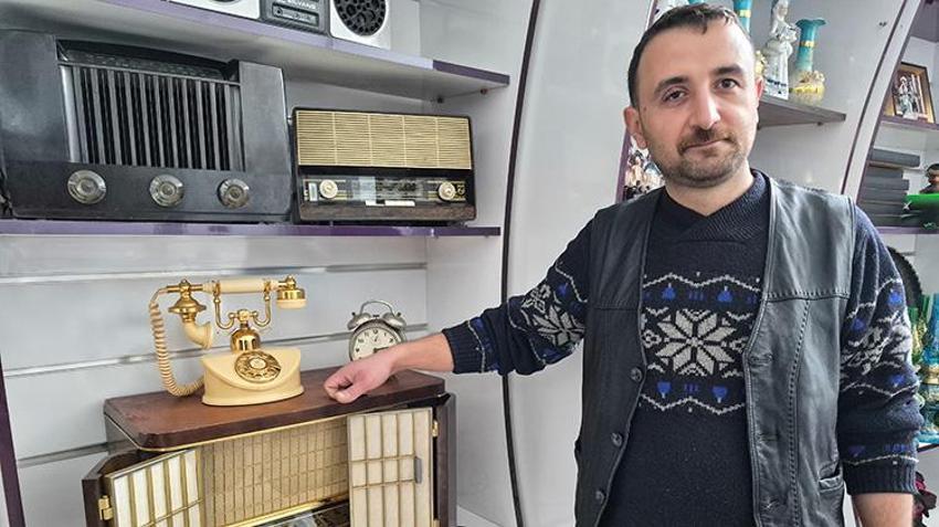 Kendisine hediye edilen radyo ile mesleğini bıraktı, şehir şehir gezip toplamaya başladı!
